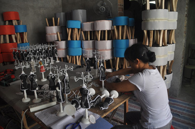 分宜高岚乡政府引导本地企业转型，借力电商拓宽工艺品销路