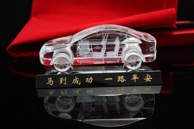 名车销售纪念摆件定制 厂家批发水晶车模礼品的优势与深圳市铭升工艺礼品厂解析